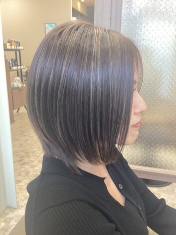 ダークトーンで大人なハイライトカラー